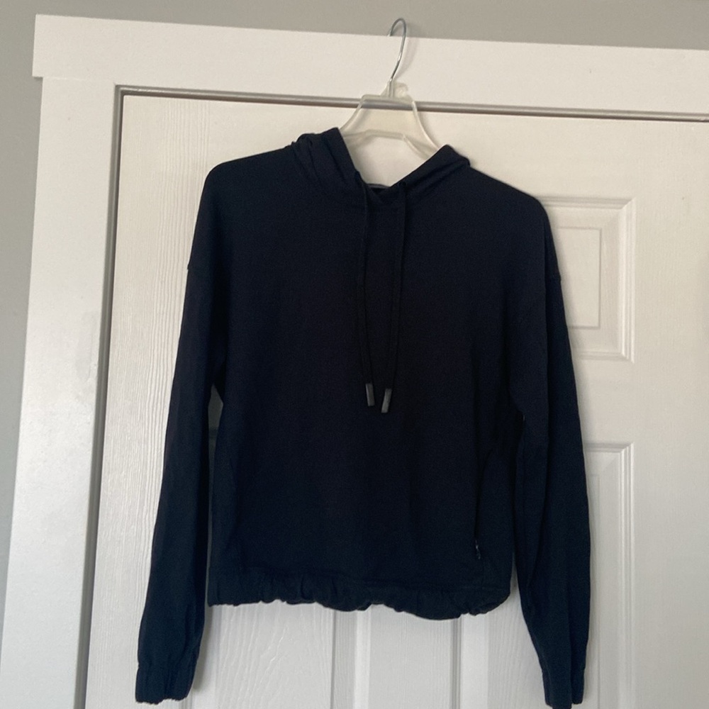 LULULEMON Twisted & Tucked Black Pullover Hoodie Sweatshirt Open Back Size 4